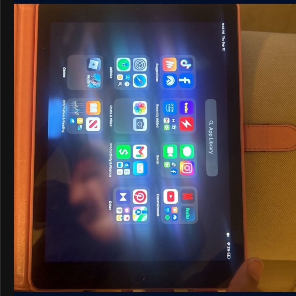 iPad - Picture 2 of 5